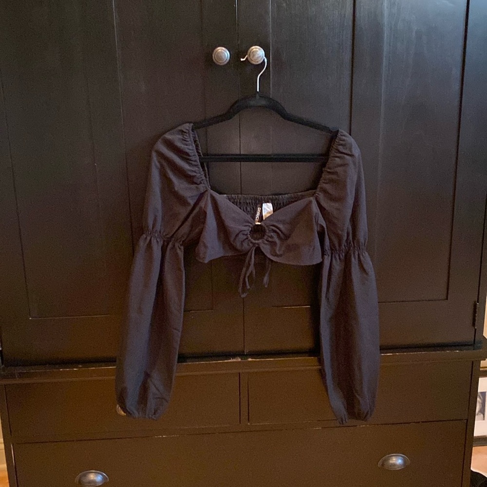 H&M crop black long sleeve cute top
